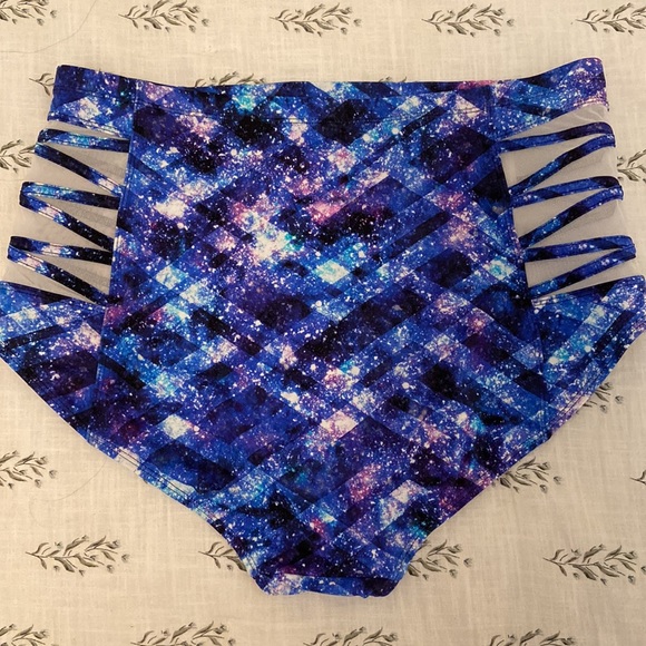 EUC Torrid Space Geo Lattice Mesh High Waist Bottom Size 1 - Picture 2 of 3
